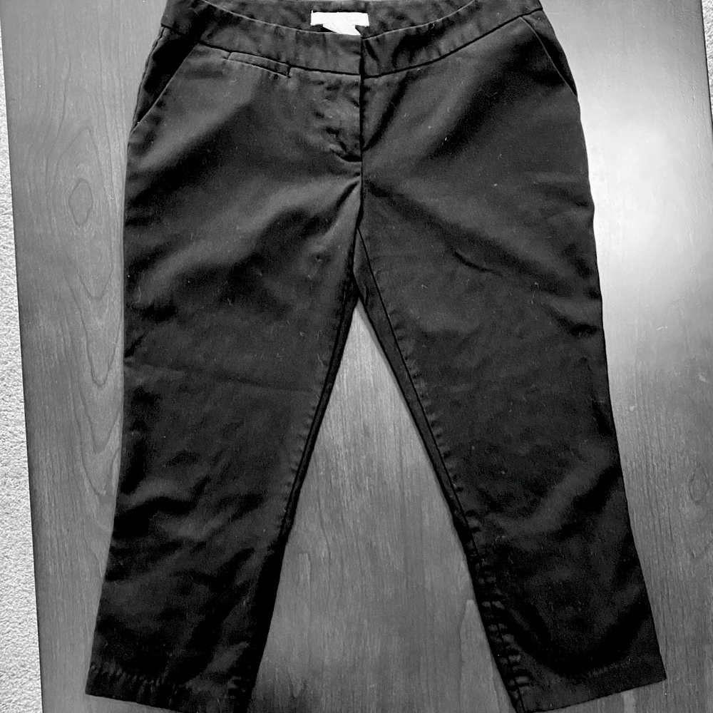 Juniors size 5 black dress crop pants. Capris